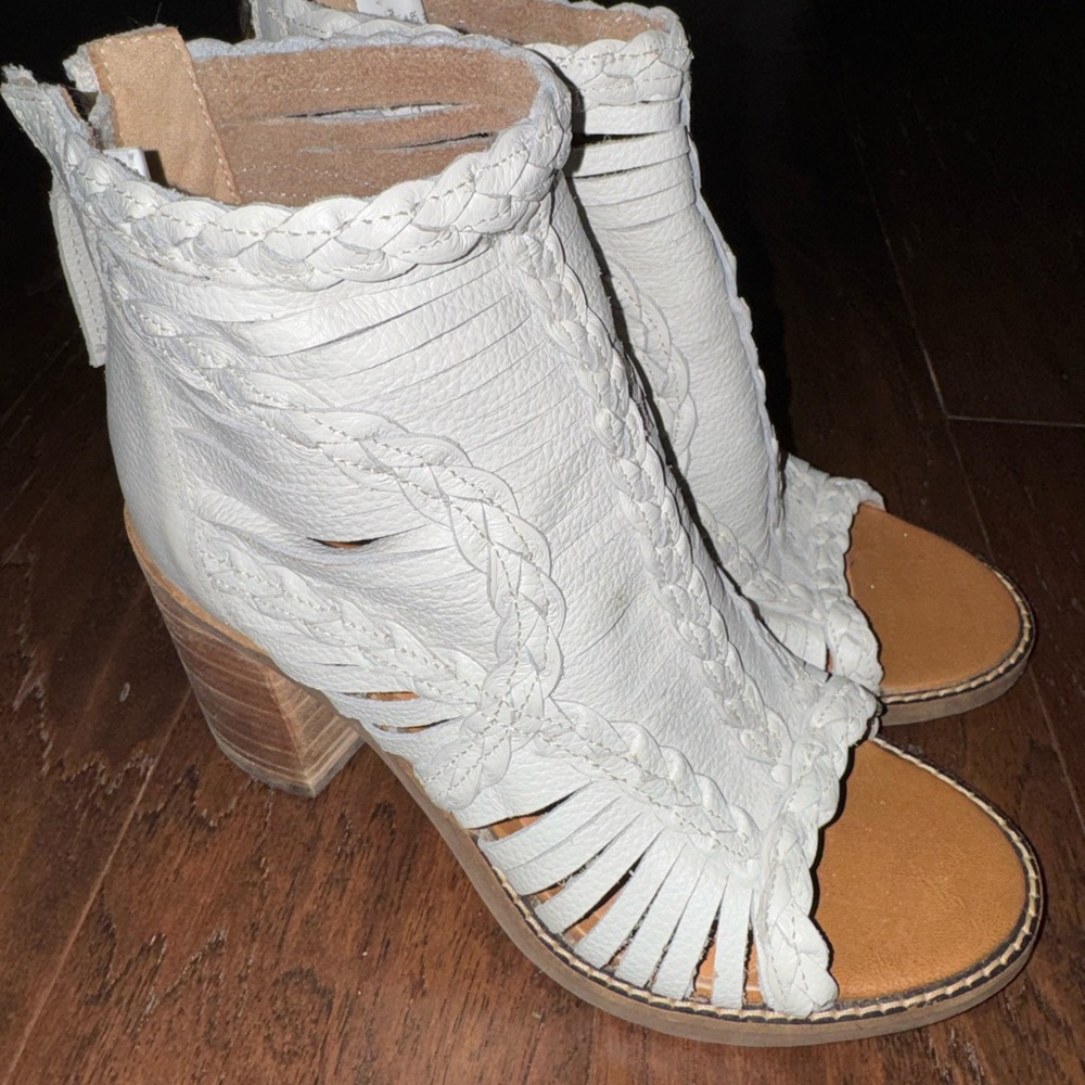 Dingo White Braided Leather Heeled Boots *worn once*
